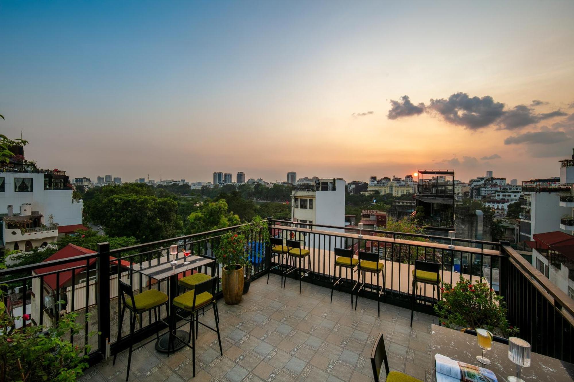 Trangtrang Luxury Hotel Ханой Екстериор снимка